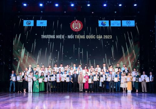 SEDU English Center đạt giải thưởng Top 10 Thương hiệu Việt năm 2023